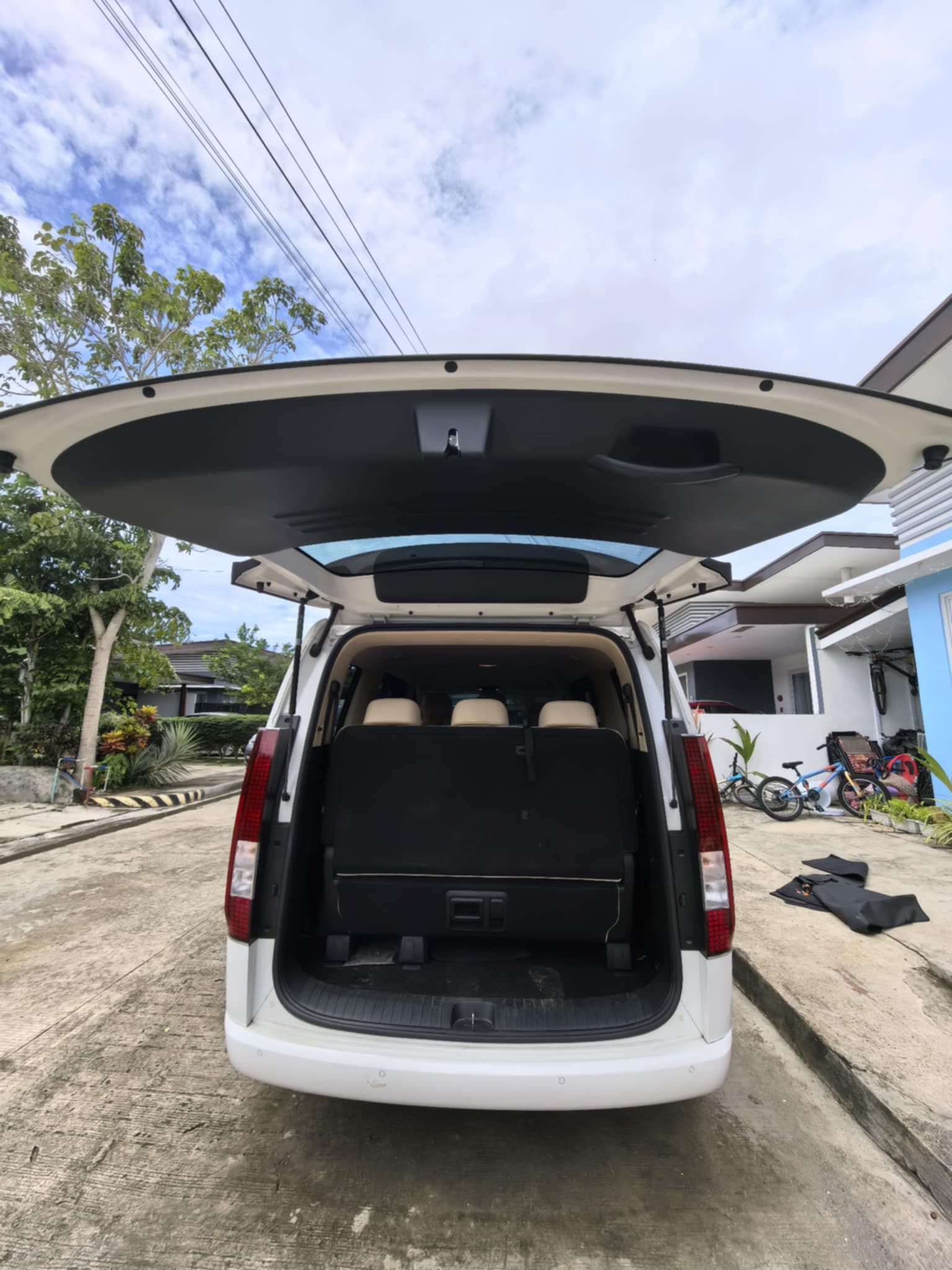 Puerto Princesa van hire - premium van airport transfer cargo space luggage